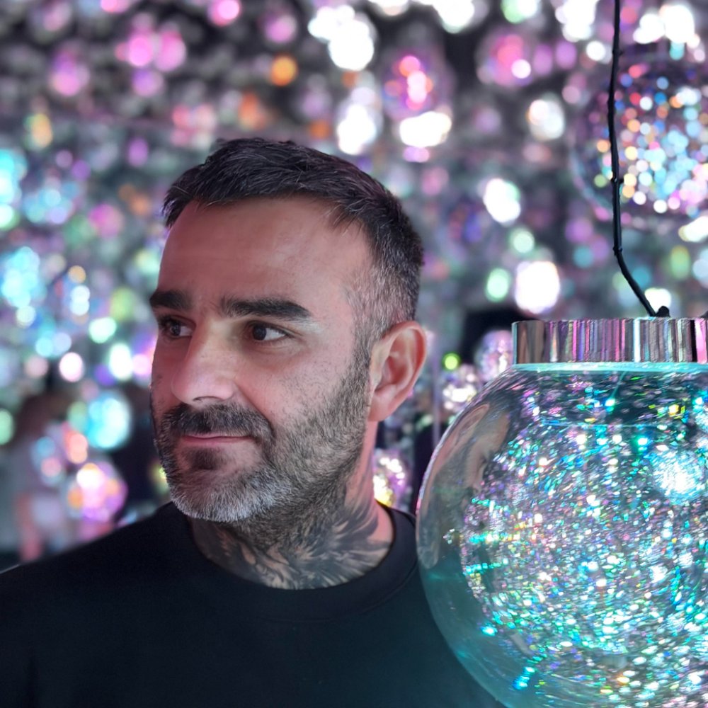 Portrait of Julien Jimenez, founder of LicenseLoopr